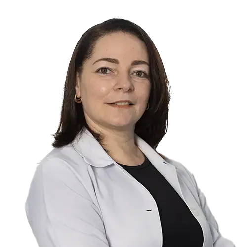 Dra. Carla Santos Meneses Romão olhando para frente, posando em um retrato colorido, em uma foto profissional, realizada para H.Olhos , em São Bernardo, SP