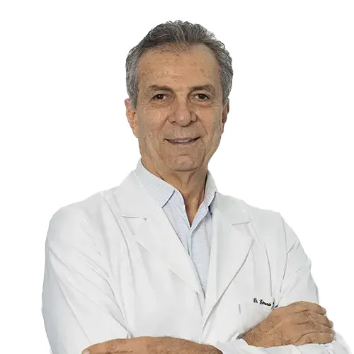 Dr. Edmundo José Velasco Martinelli olhando para frente