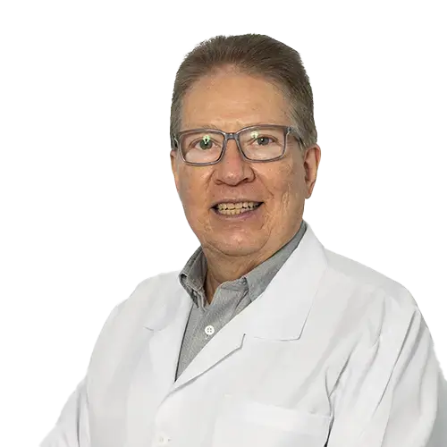 Dr. João Bosco Morais olhando para frente