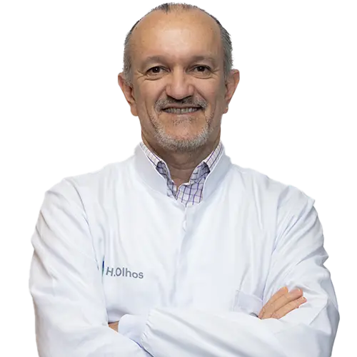 Dr. José Garone Gonçalves Lopes Filho olhando para frente