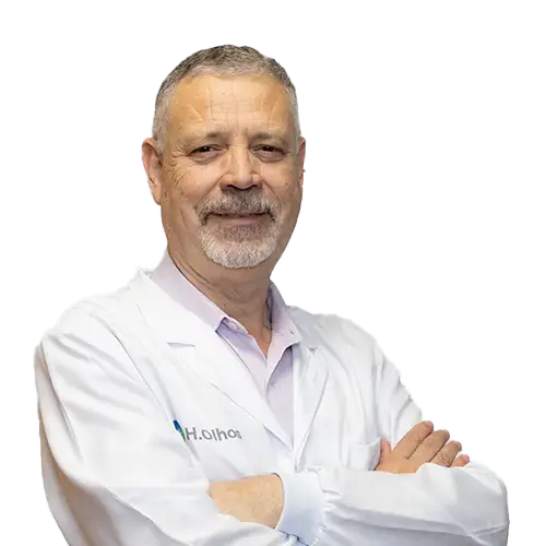 Dr. José Paulino da Silva Filho olhando para frente