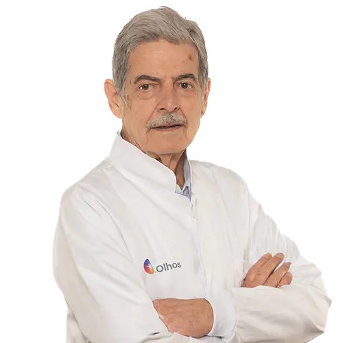Dr. José Roberto Thomé de Paula olhando para frente
