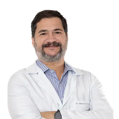 Dr. Marcos Pitarello Moya olhando para frente