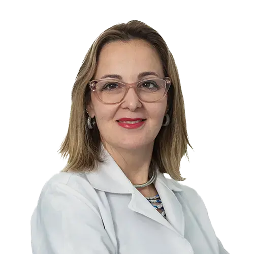Dra. Mariana Arjonas Panzardi olhando para frente