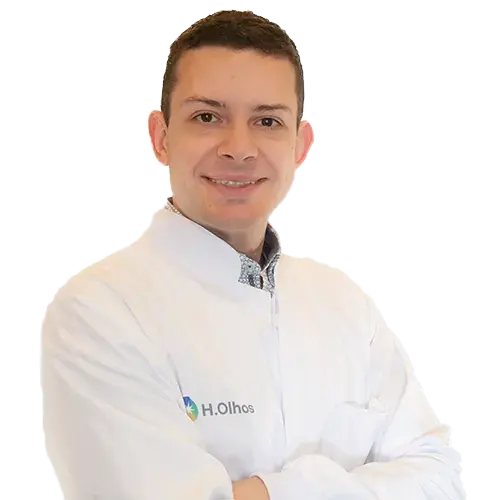 Dr. Matheus Bedendo Rodrigues da Silva olhando para frente