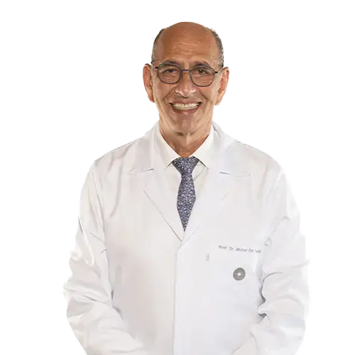 Dr. Michel Eid Farah olhando para frente
