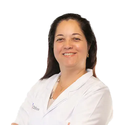 Dra. Priscilla Jane Ayres de Almeida olhando para frente