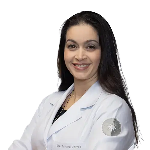 Dra. Tatiana Corrêa de Souza olhando para frente