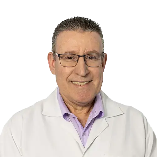 Dr. Ubirajara Sergio de Arruda olhando para frente