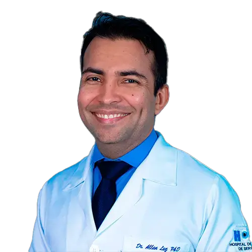 Dr. Allan Luz olhando para frente