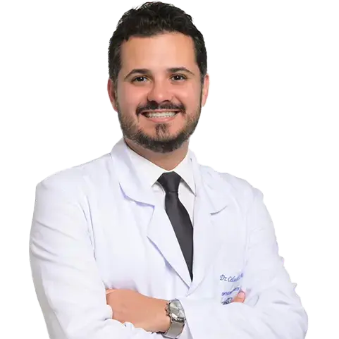 Dr. Celso Dias olhando para frente