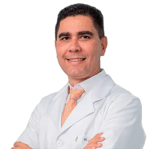 Dr. Eudo Mendonça olhando para frente