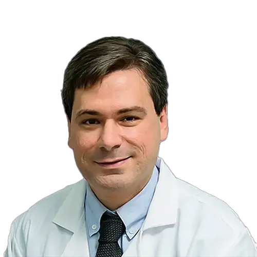 Dr. Fabio Morais olhando para frente