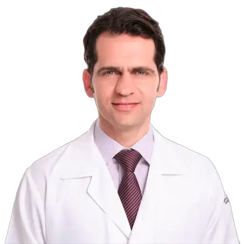 Dr. Fábio Ribas olhando para frente