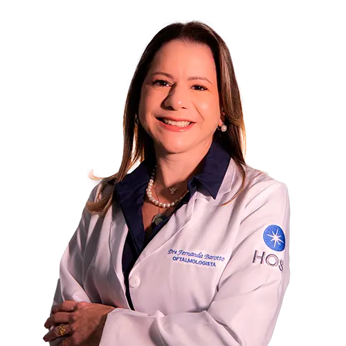 Dra. Fernanda Barotto olhando para frente