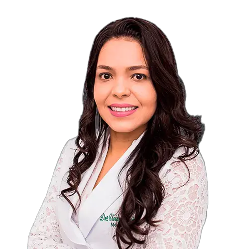 Dra. Viviane Cardoso olhando para frente