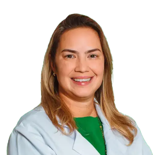 Dra. Carolina Siqueira olhando para frente