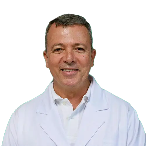 Dr. Marcos Veras Gonçalves olhando para frente