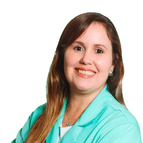 Dra. Patricia Rêgo olhando para frente