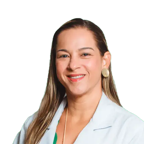 Dra. Priscila Espinola olhando para frente