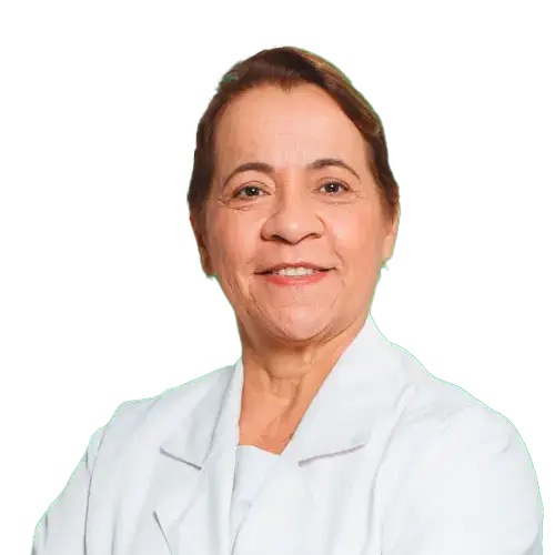 Dra. Soraya Santos olhando para frente