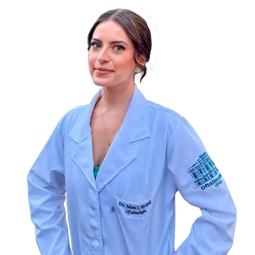 Dra. Juliane Coelho Ricciardi  olhando para frente