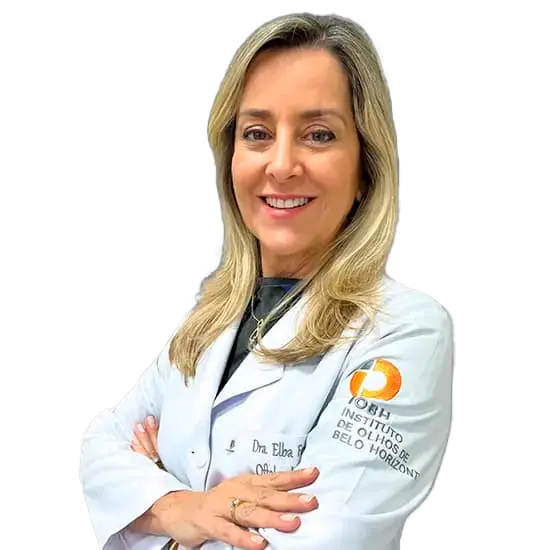Dra. Elba Christina olhando para frente