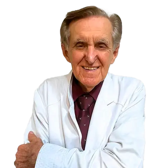 Dr. Elisabeto R. Gonçalves olhando para frente