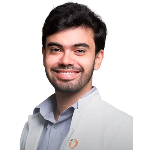 Dr. Lucas Assis Costa olhando para frente