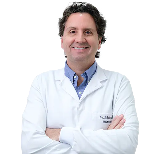 Prof. Dr. Paulo Cesar de Campos Ferreira olhando para frente