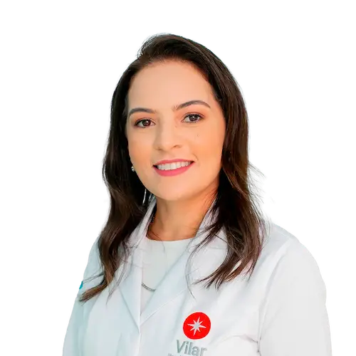 Dra. Elis Nogueira Paz olhando para frente
