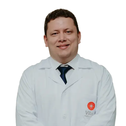 Dr. Fernando C. Da Costa olhando para frente