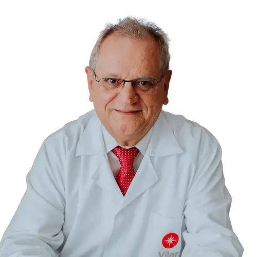 Dr. Francisco das Chagas Vilar olhando para frente