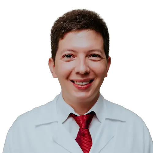 Dr. Helton Lustosa Luz olhando para frente