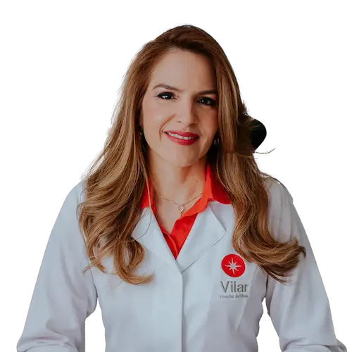 Dra. Larissa Nunes Cortizo olhando para frente