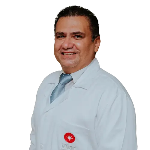 Dr. Marcus Vinicius de Carvalho Sousa olhando para frente