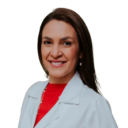 Dra. Paula Leal dos Santos Barros olhando para frente