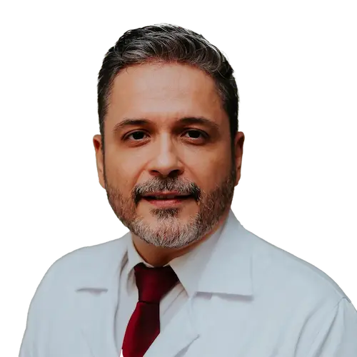 Dr. Vitor Cortizo da Fonseca olhando para frente